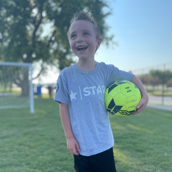 Meet your Posher, Nicole - Picture 2 of 9